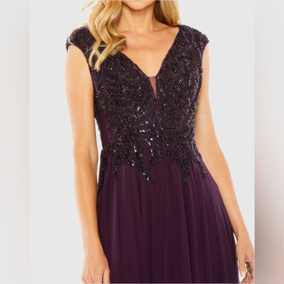 Mac Duggal 20264 NWOT Purple Applique Cap Sleeve Bodice Flowy Gown - Picture 2 of 8